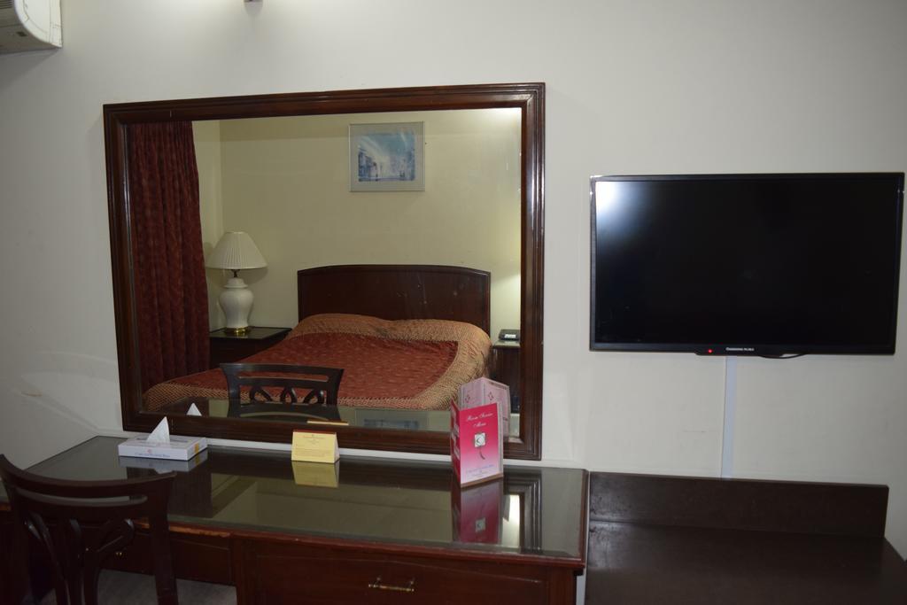 Carlton Tower Hotel Lahore Chambre photo